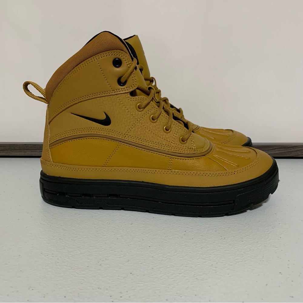 Nike Woodside 2 High ACG GS Boots-Size 5Y New